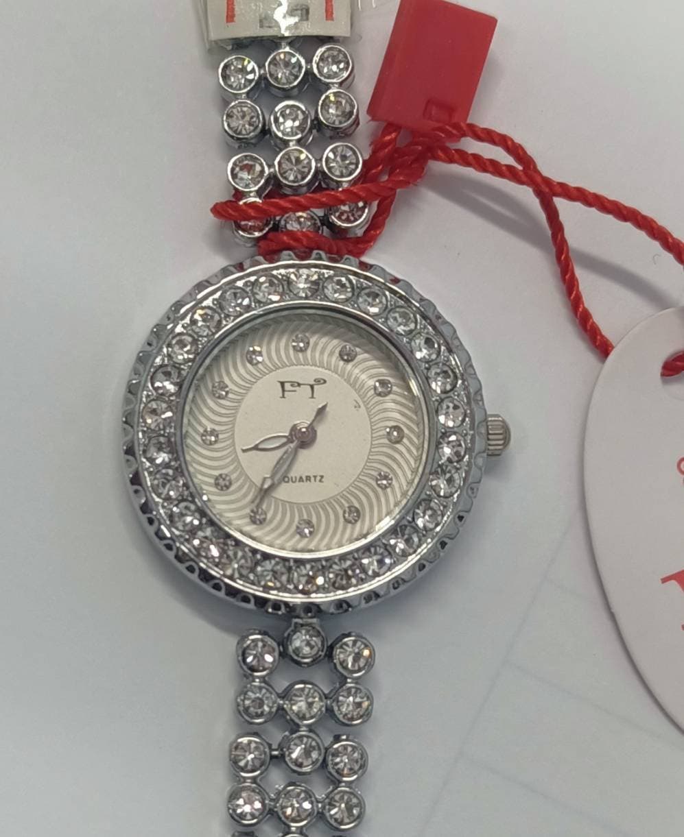CTI FASHIONABLE BRACELET TYPE QUARTZ WATCH  For Women/Girls