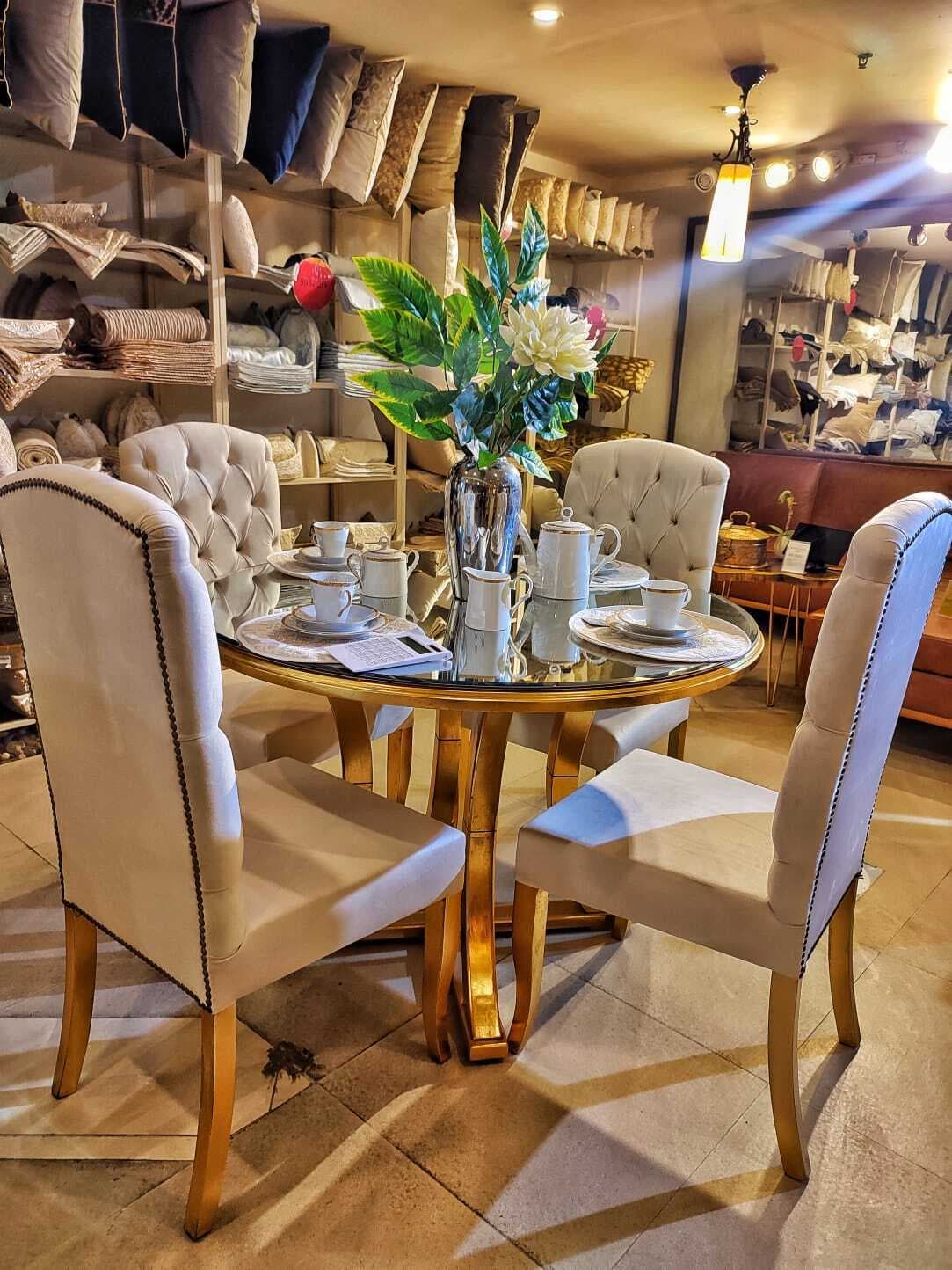 Round Vintage Dining Table Set For 4 Person