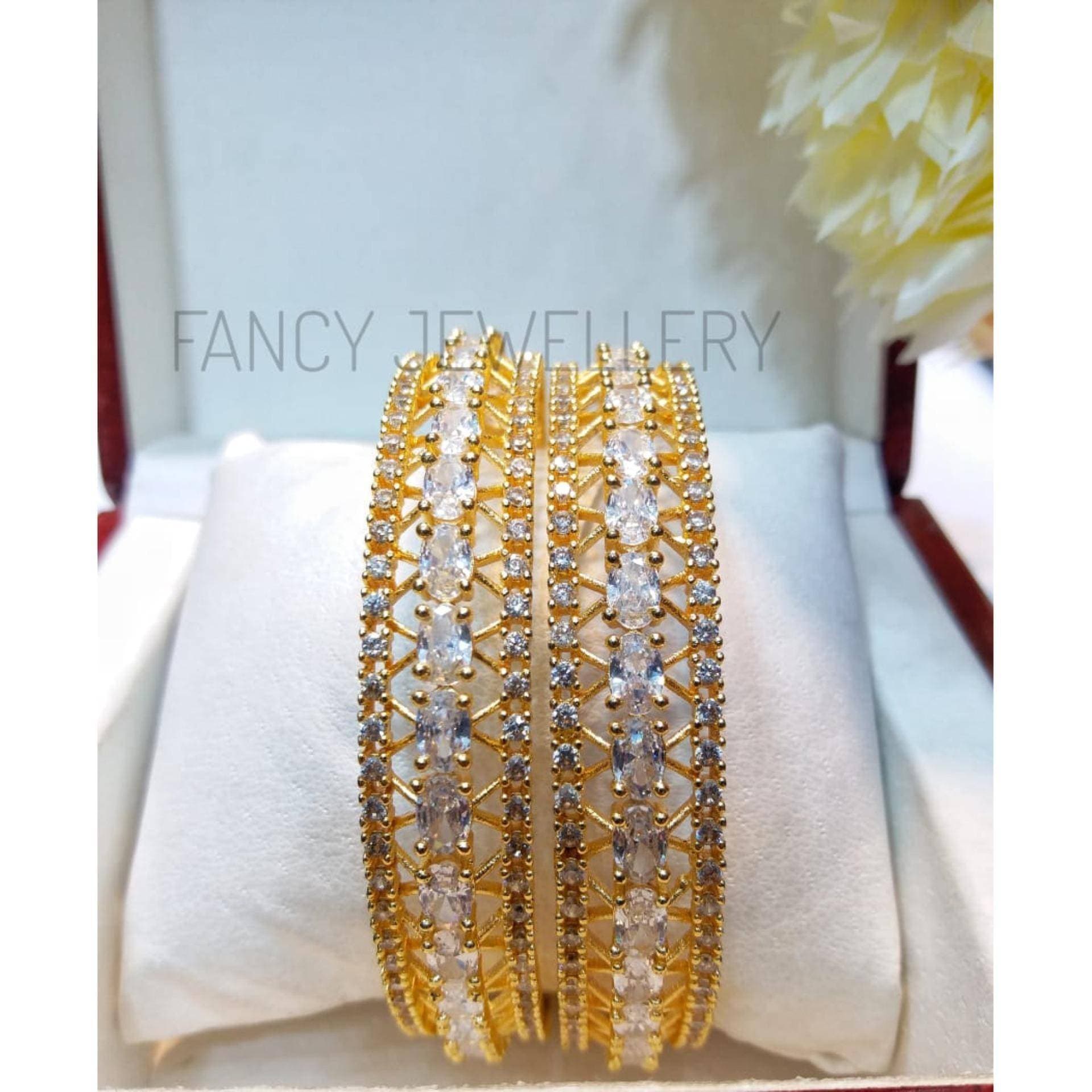 Best Trendy Design Zircon Crystals Bangle for Women