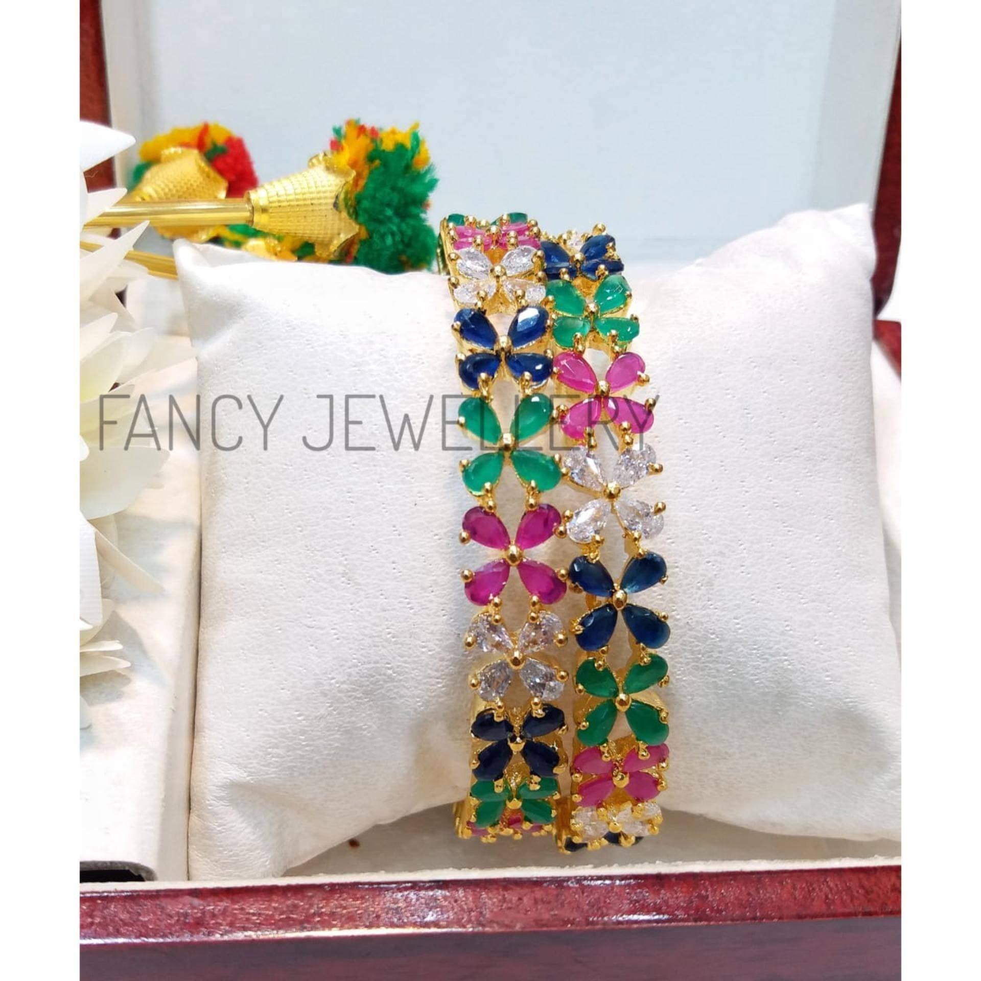 Stylish Trendy Design Zircon Crystals Bangle for Women