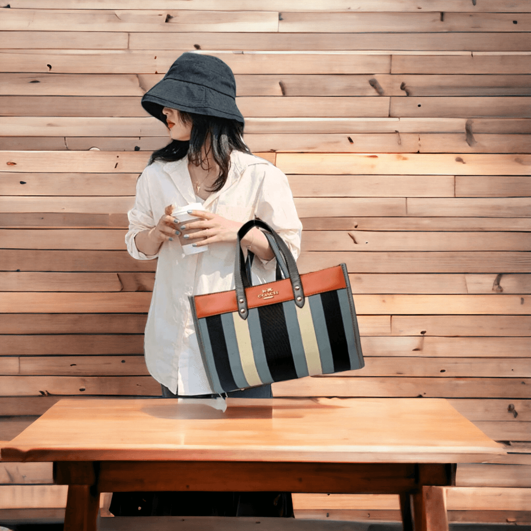 Prominent Your Personality With This Hand Bag By TH Collections