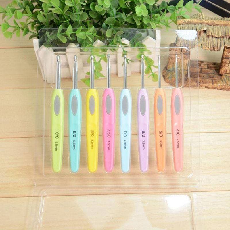 Colorful Plastic Handle Aluminum Ergonomic Crochet Hook 8Pcs