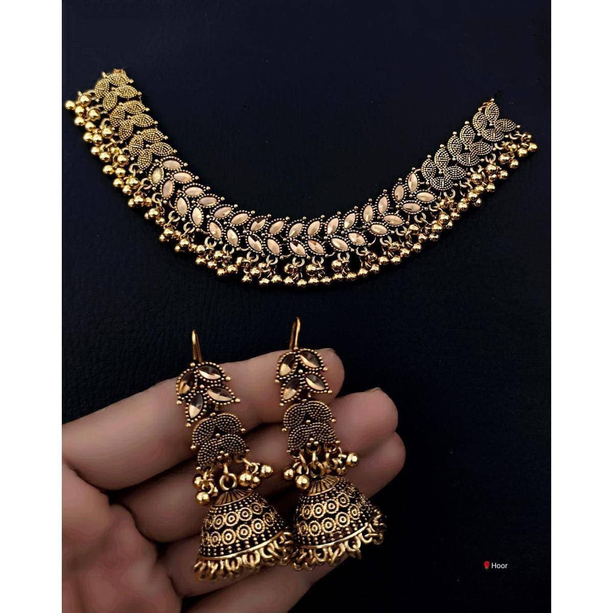Beautiful Fashionable Choker Necklace & Earrings Set