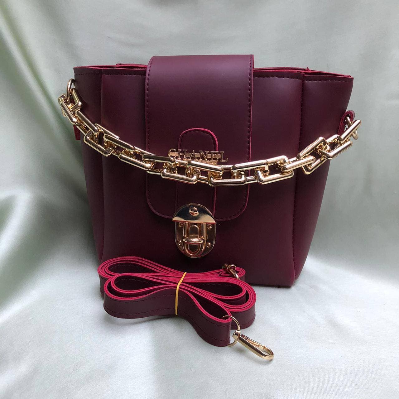 Chain Cross Body Bag Color - Maroon