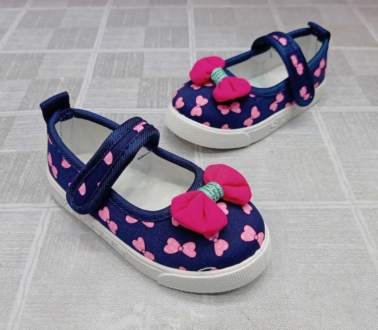 Soft Flower Design Pumpi Shoes For Girls  - 1 Pair