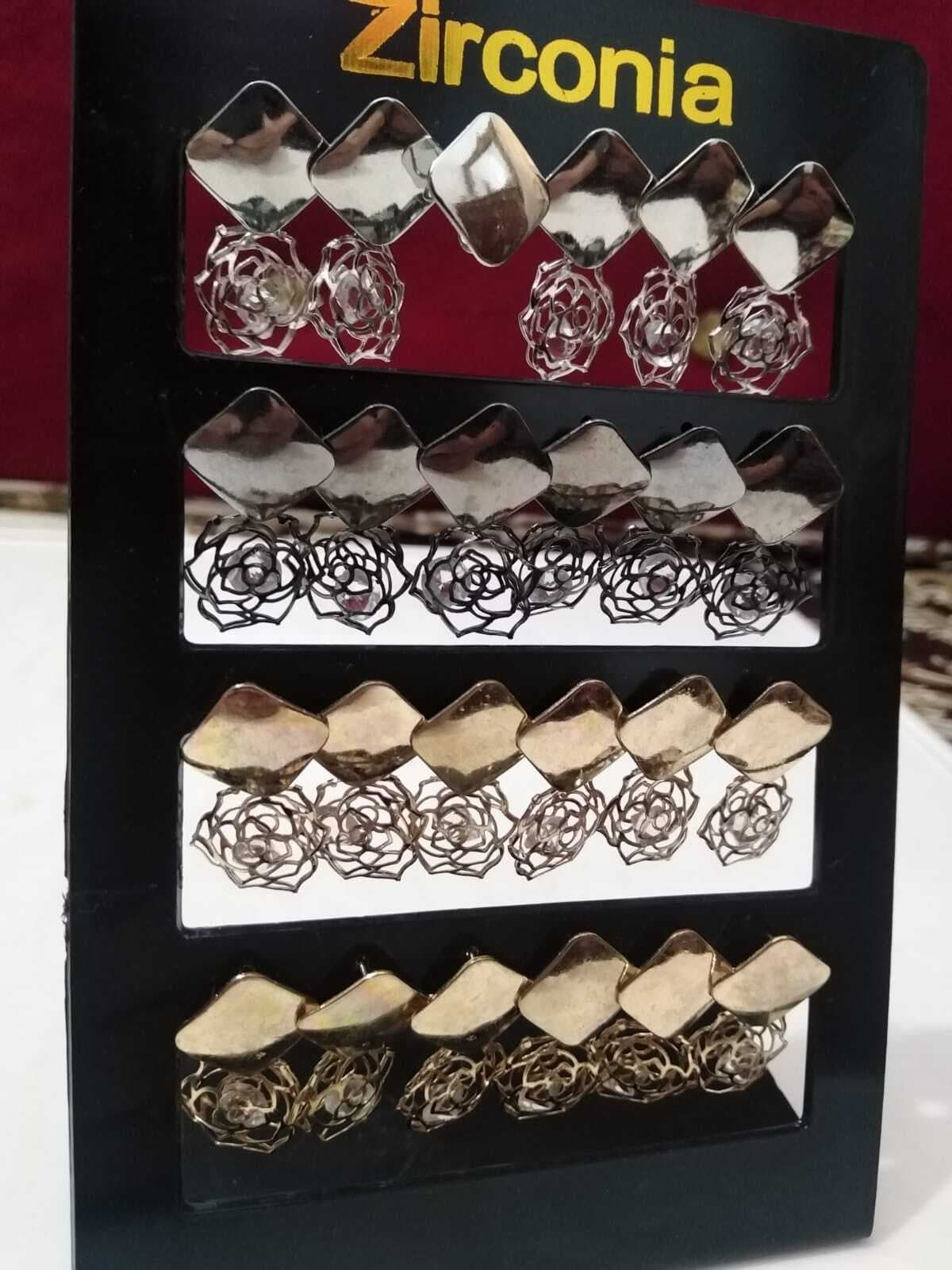 Beautiful Metal With flower Stud Earring For Women - 1 Pair