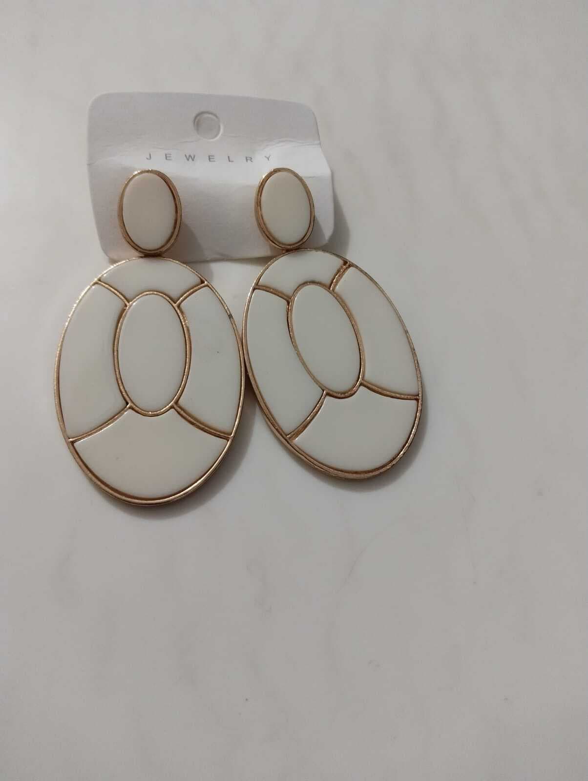 Antique Metal Heavy Earring For Women - 1 Pair