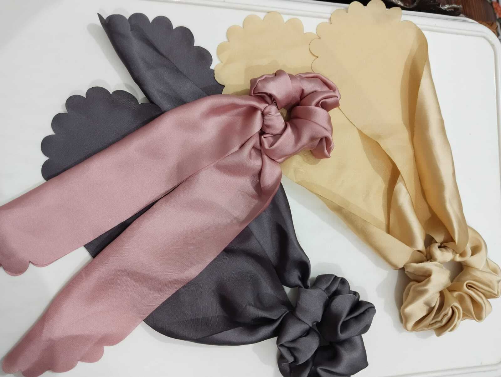 Stylish Ponies with Long Ribbon - 1 Piece