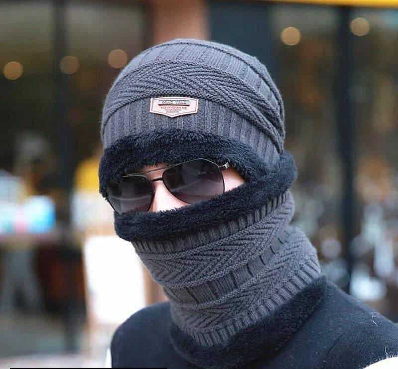 Beanie wool cap with neck warmer