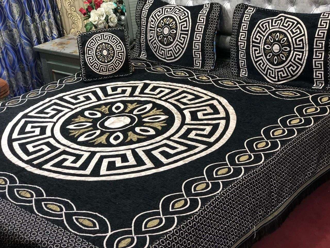 4Pcs Versace Design Velvet Jacquard King Size Bedsheet Set
