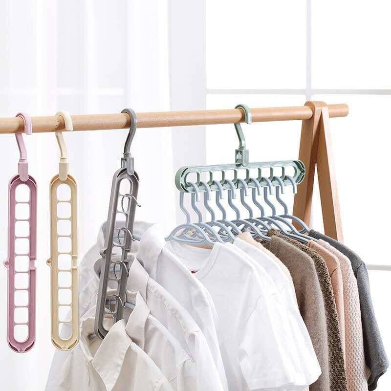 Super Magic Changeable Clothes Pluto Plastic Hanger